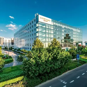 4* فندق كورتيارد باي ماريوت مطار